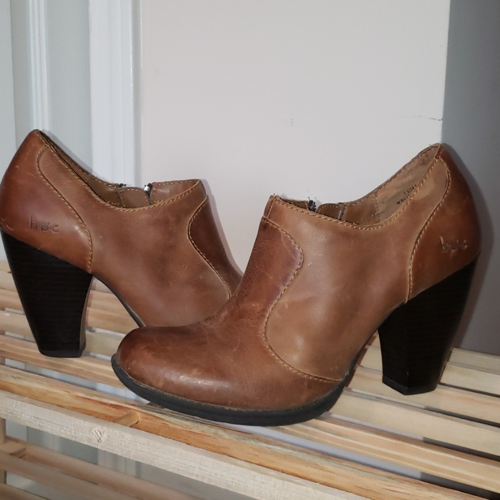 b•o•c Leather Heeled Booties